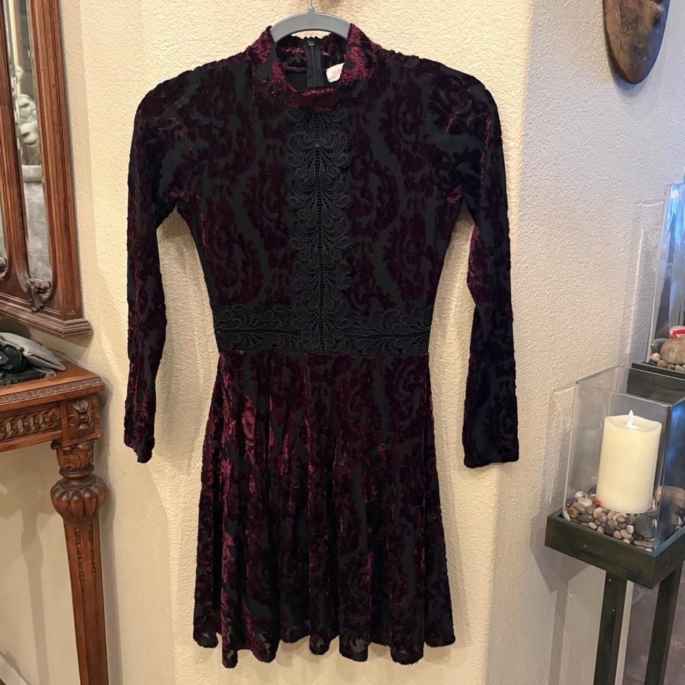 EIGHT SIXTY Women Black Burgundy Velvet Lace Long Sleeve Mini Dress-XS/S